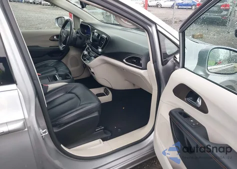 2017 Chrysler Pacifica Touring-L из США, поврежденный, VIN 2C4RC1BG9HR634715